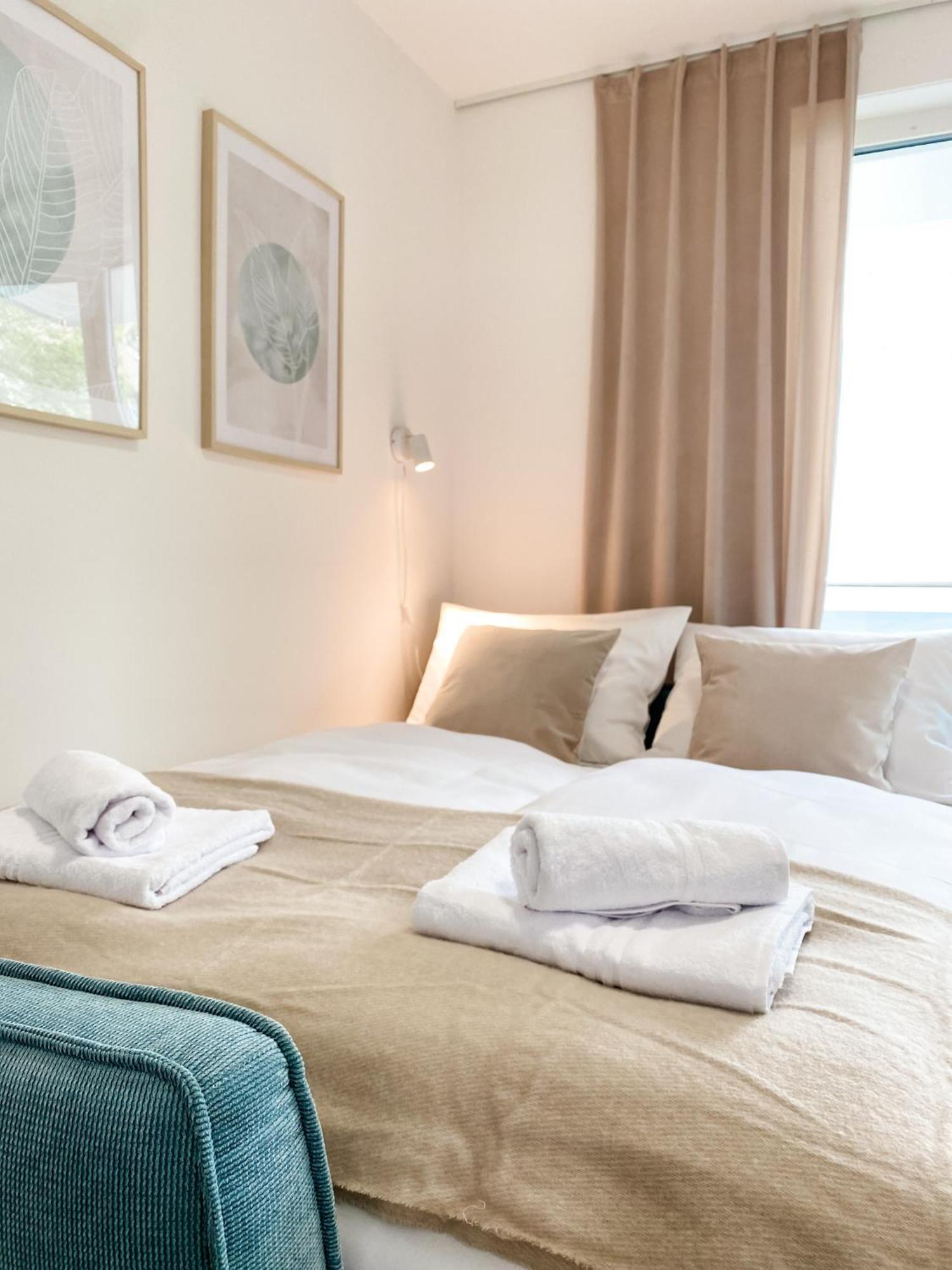 Zwei Apartments Fuer Bis Zu 8 Personen Zentral, Modern, Mit Terrasse & Balkon Bielefeld Luaran gambar