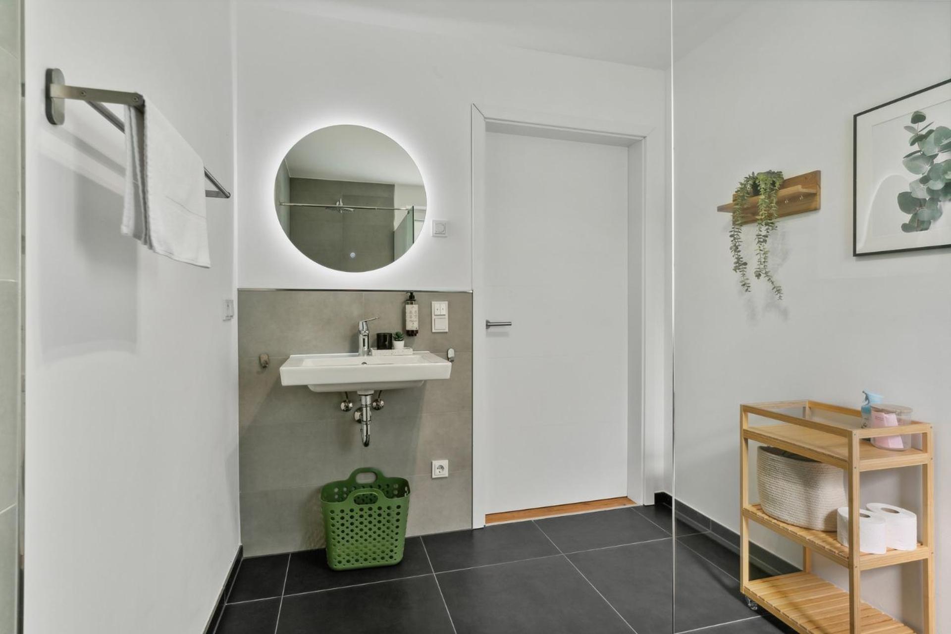 Zwei Apartments Fuer Bis Zu 8 Personen Zentral, Modern, Mit Terrasse & Balkon Bielefeld Luaran gambar